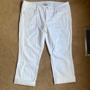 White/cream capri pants.